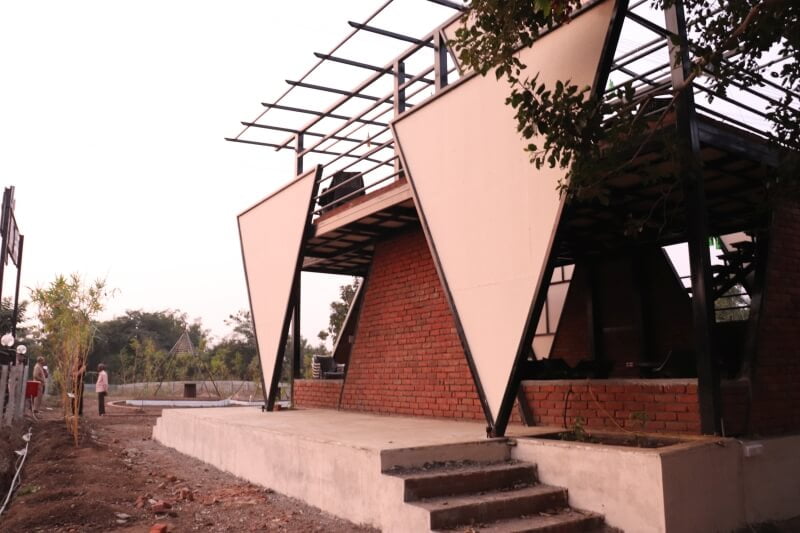 DINE OUT GARDEN RESTAURANT AT DHAMNA