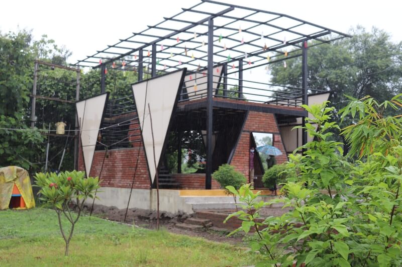 DINE OUT GARDEN RESTAURANT AT DHAMNA