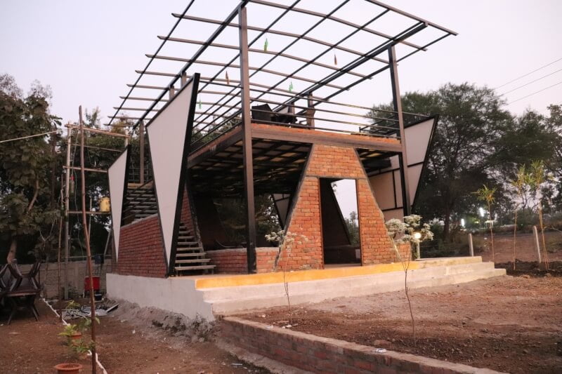 DINE OUT GARDEN RESTAURANT AT DHAMNA