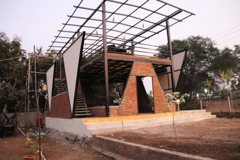 DINE OUT GARDEN RESTAURANT AT DHAMNA