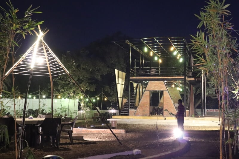 DINE OUT GARDEN RESTAURANT AT DHAMNA